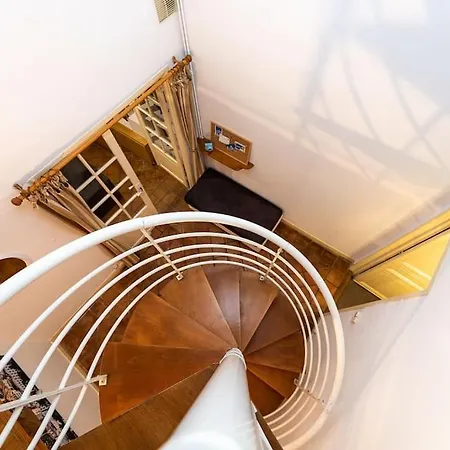 Appartement Anna-maria : Grand 10 Personnes+parking Prive -actif+ Location- *