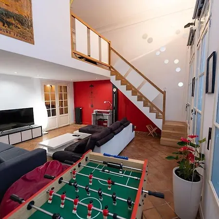 Appartement Anna-maria : Grand 10 Personnes+parking Prive -actif+ Location-